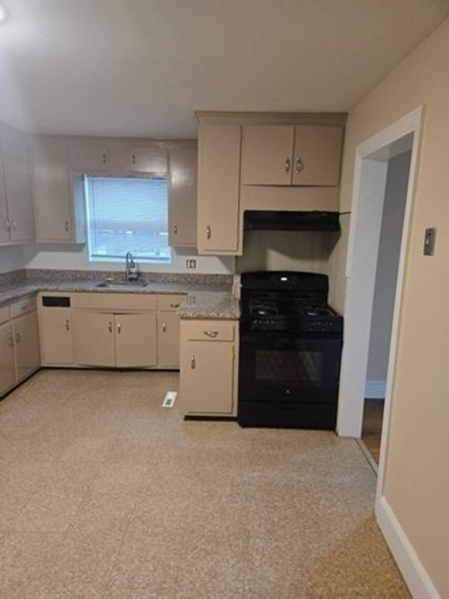 apt-1-160 Belmont St, Brockton, MA, 02301-5480 | Card Image