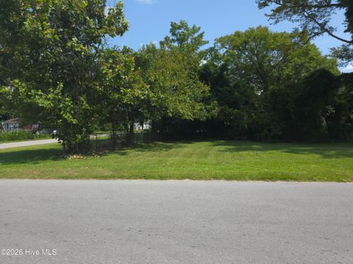 824 Chapman St, New Bern, NC, 28560-3912 | Card Image