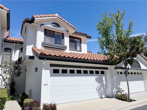 4827 Matteo St, Oak Park, CA, 91377-5511 | Card Image