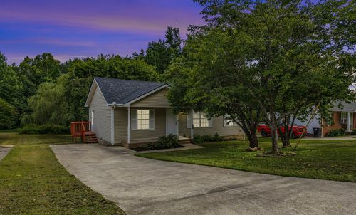 354 Donna Dr, Clarksville, TN, 37042-1820 | Card Image