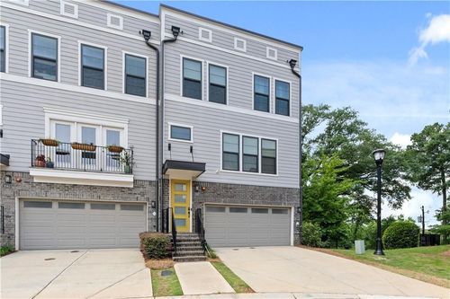 2087 Holtz Ln, Atlanta, GA, 30318-9304 | Card Image