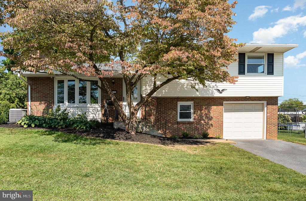 Winston Dr, Mechanicsburg, PA 17055