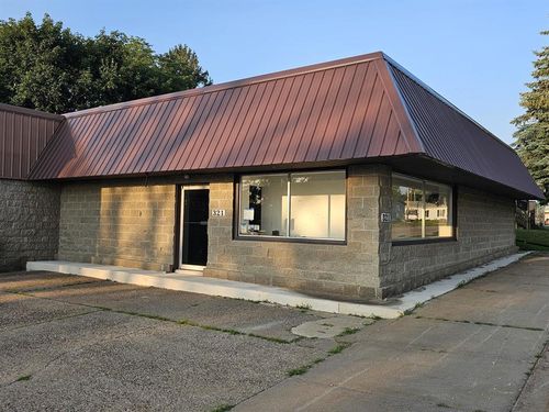 321 W Clifton St, Tomah, WI, 54660-2511 | Card Image