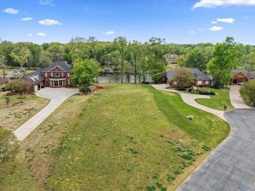 18 Brigadoon Dr, Athens, AL, 35611 | Card Image