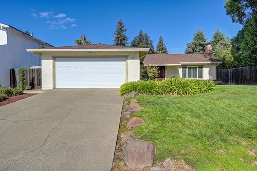 5823 Esrig Way, Sacramento, CA, 95841 | Card Image