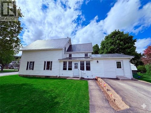 128 Houlton St, Woodstock, NB, E7M1Y9 | Card Image