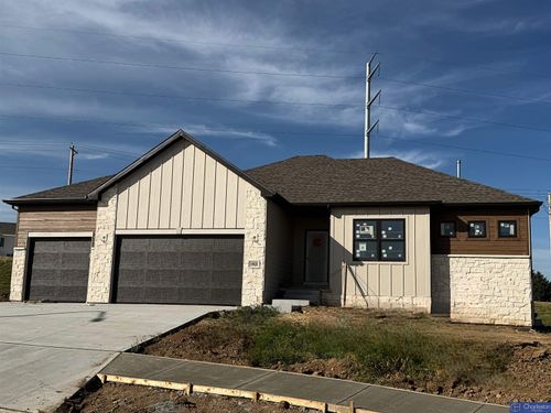 20954 Riviera Dr, Gretna, NE, 68028-4093 | Card Image