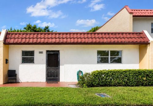 102 Lake Anne Dr, West Palm Beach, FL, 33411-2101 | Card Image