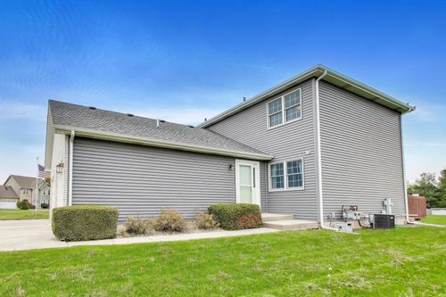 912 Whitetail Ln, Sandwich, IL, 60548-1177 | Card Image