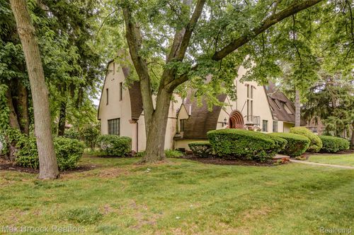 19390 Canterbury Rd, Detroit, MI, 48221-1881 | Card Image