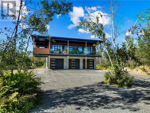 1836 Yorkshire Dr, Val Caron, ON, P3N1R9 | Card Image