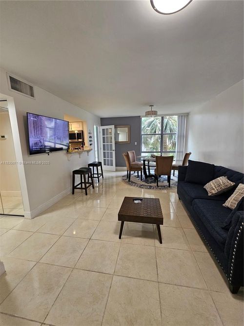 apt-217-200 172nd St, Sunny Isles Beach, FL, 33160-3415 | Card Image