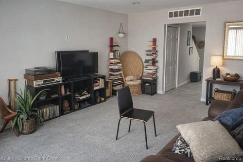 26728 Farmbrook Villa Dr, Southfield, MI, 48034-5707 | Card Image