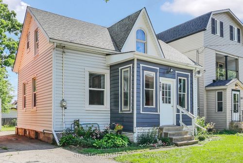 {{alt}} | Card Image