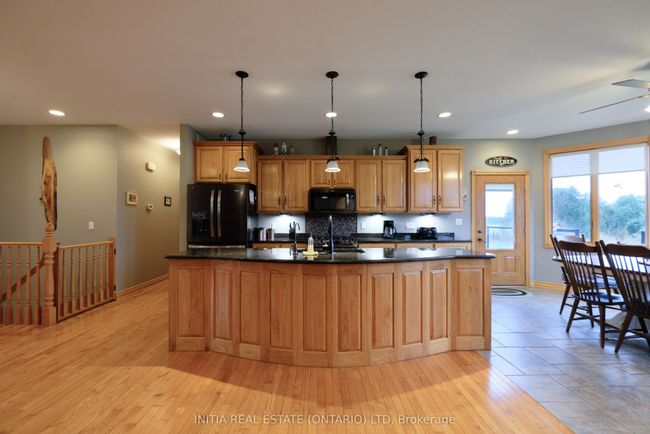 7284 Calvert Dr, House other with 4 bedrooms, 4 bathrooms and 6 parking in Strathroy ON | Image 9
