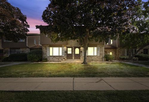 9851 W Beloit Road, Milwaukee, WI, 53227 | Card Image