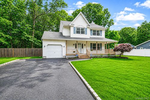 2 Community Rd, Coram, NY, 11727-3129 | Card Image