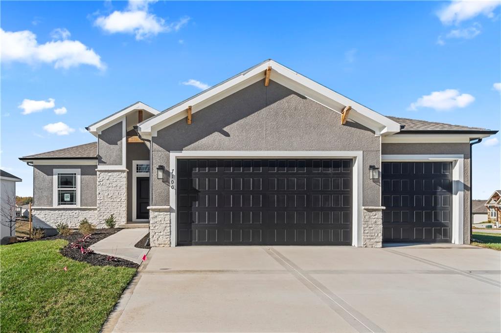 Forest Lakes Dr, Kansas City, MO 64152