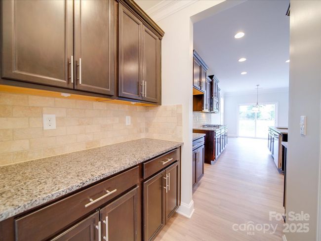 Butler's pantry | Image 17