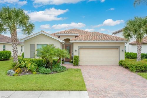 2105 Clementine St, Naples, FL, 34120-5327 | Card Image