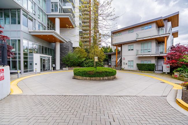 2208 - 520 Como Lake Avenue, Condo with 1 bedrooms, 1 bathrooms and 1 parking in Coquitlam BC | Image 2