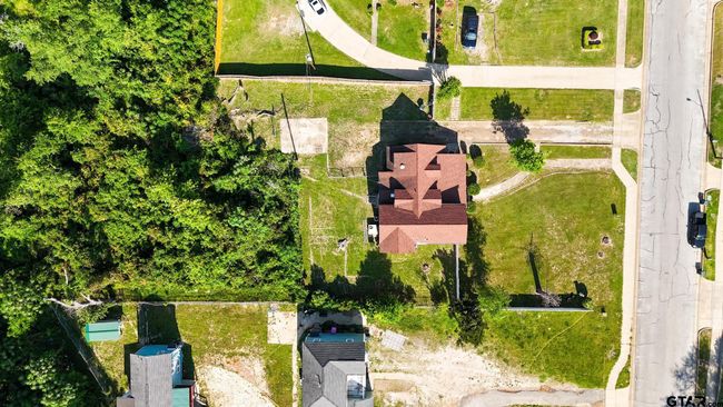 1405 Mockingbird Ln, House other with 4 bedrooms, 2 bathrooms and null parking in Tyler TX | Image 45