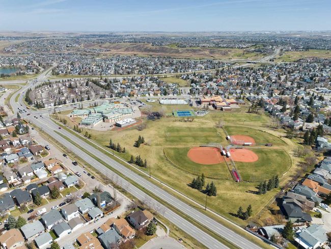 131 Macewan Meadow Way Nw, House other with 3 bedrooms, 3 bathrooms and 5 parking in Calgary AB | Image 44