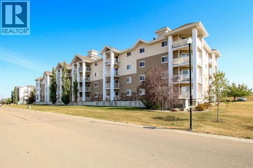 3 Broadway Rise, Sylvan Lake, AB, T4S0G9 | Card Image