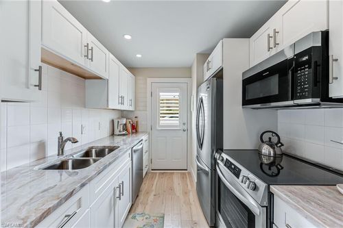 110-1021 3rd St S, NAPLES, FL, 34102-7046 | Card Image