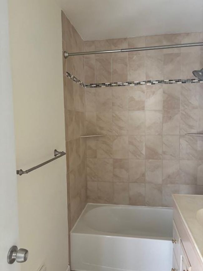 Full bathroom with tub / shower combination, vanity and toilet | Image 11