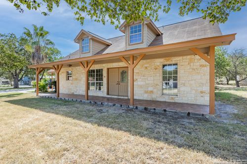 205 6th St, Natalia, TX, 78059 | Card Image