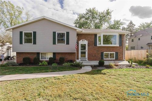 933 Laurel Ln, Findlay, OH, 45840-2817 | Card Image