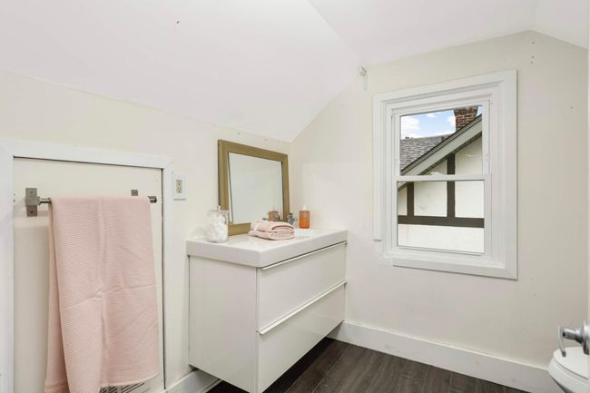 Upper level 1/2 bath | Image 18