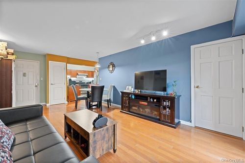 apt-1b-64 Grand Central Pkwy, Forest Hills, NY, 11375-1582 | Card Image