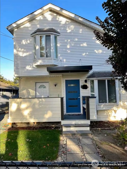 9240 39th Ave S, Seattle, WA, 98118-4827 | Card Image