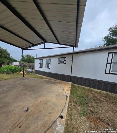 101 Laqunillas Ave, Charlotte, TX, 78011 | Card Image