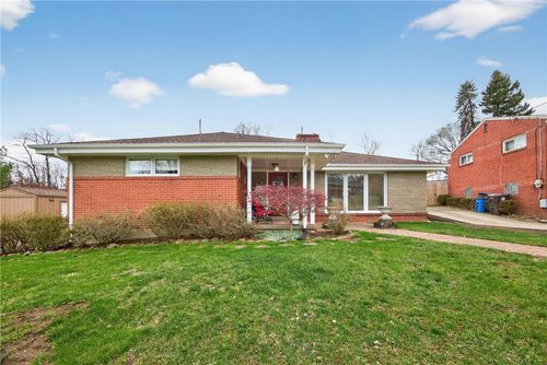 498 Balconade Dr, Pittsburgh, PA, 15236-2744 | Card Image