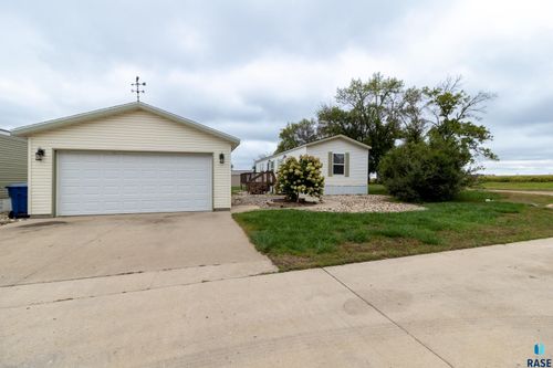 915 N Ponderosa Dr, Canton, SD, 57013-1256 | Card Image