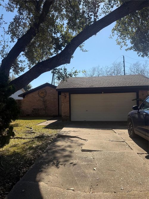 14207 Greenway Dr, Sugar Land, TX, 77498-2385 | Card Image