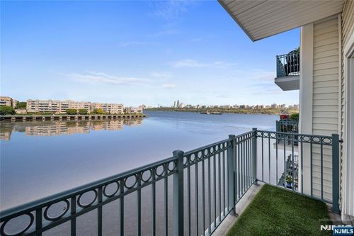 252 The Promenade, Edgewater, NJ, 07020 | Card Image