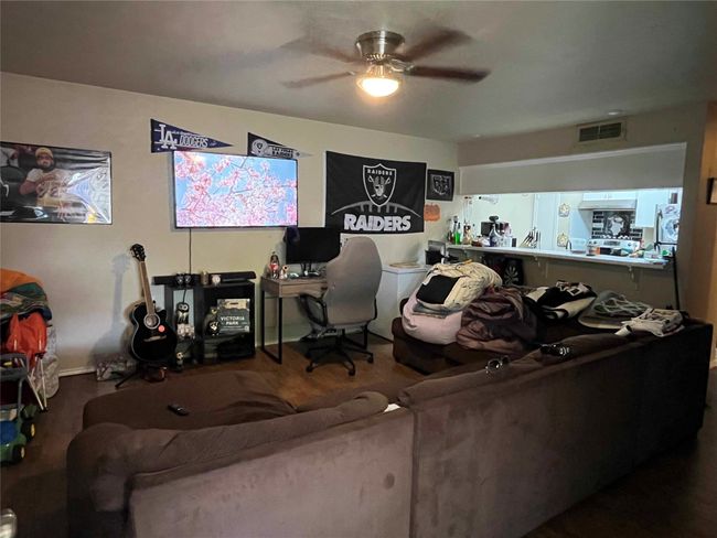 2302 Living Room #2 | Image 7
