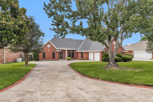 5246 Lakeshore Dr, Willis, TX, 77318-9141 | Card Image