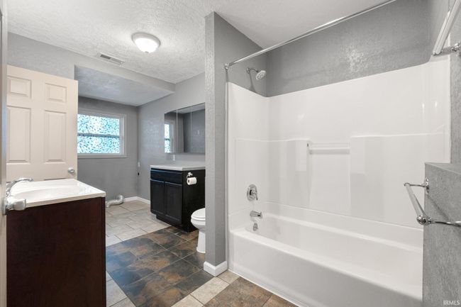 300 E Warfield St, House other with 3 bedrooms, 2 bathrooms and null parking in Garrett IN | Image 9