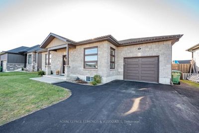 32 Marquis Dr, House other with 3 bedrooms, 2 bathrooms and 5 parking in Petawawa ON | Image 2