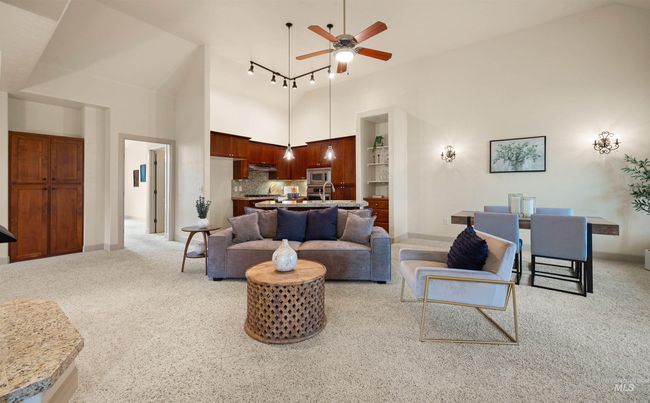 1148 E Winding Creek Dr, Condo with 3 bedrooms, 2 bathrooms and 2 parking in Eagle ID | Image 5