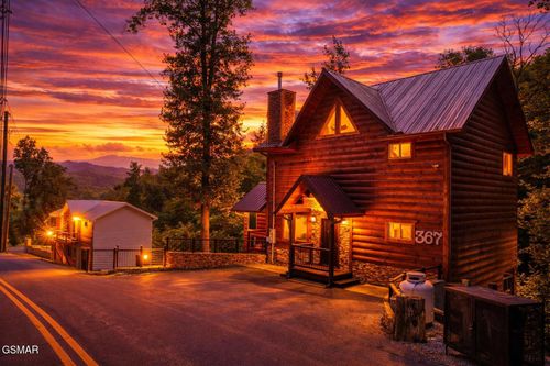 367 Wiley Oakley Dr, Gatlinburg, TN, 37738-4436 | Card Image