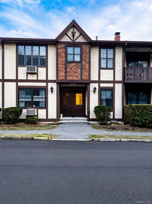 451 Sierra Vista Ln, Valley Cottage, NY, 10989-2708 | Card Image