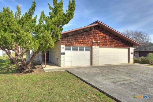 apt-a-818 Lois St, Kerrville, TX, 78028-5152 | Card Image