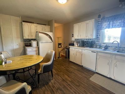 202 5 Ave, House detached with 3 bedrooms, 2 bathrooms and 6 parking in Wainwright AB | Image 3