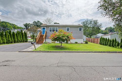 129 Gene St, East Haven, CT, 06513-2739 | Card Image